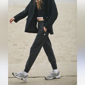 Vuori Charcoal Performance Jogger Pants Size L